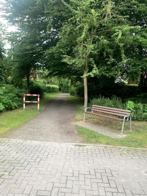 Schoene Ferienwohnung In Oldenburg Eversten 70M2, Zwei Raeume, Bis Zu 4 Personen Bagian luar foto