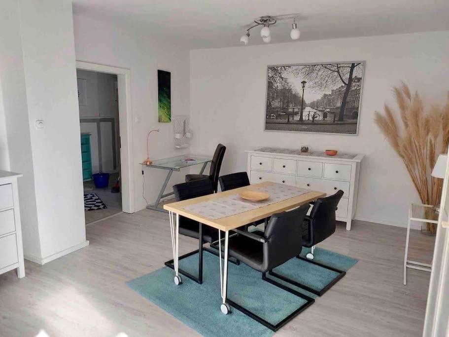 Schoene Ferienwohnung In Oldenburg Eversten 70M2, Zwei Raeume, Bis Zu 4 Personen Bagian luar foto